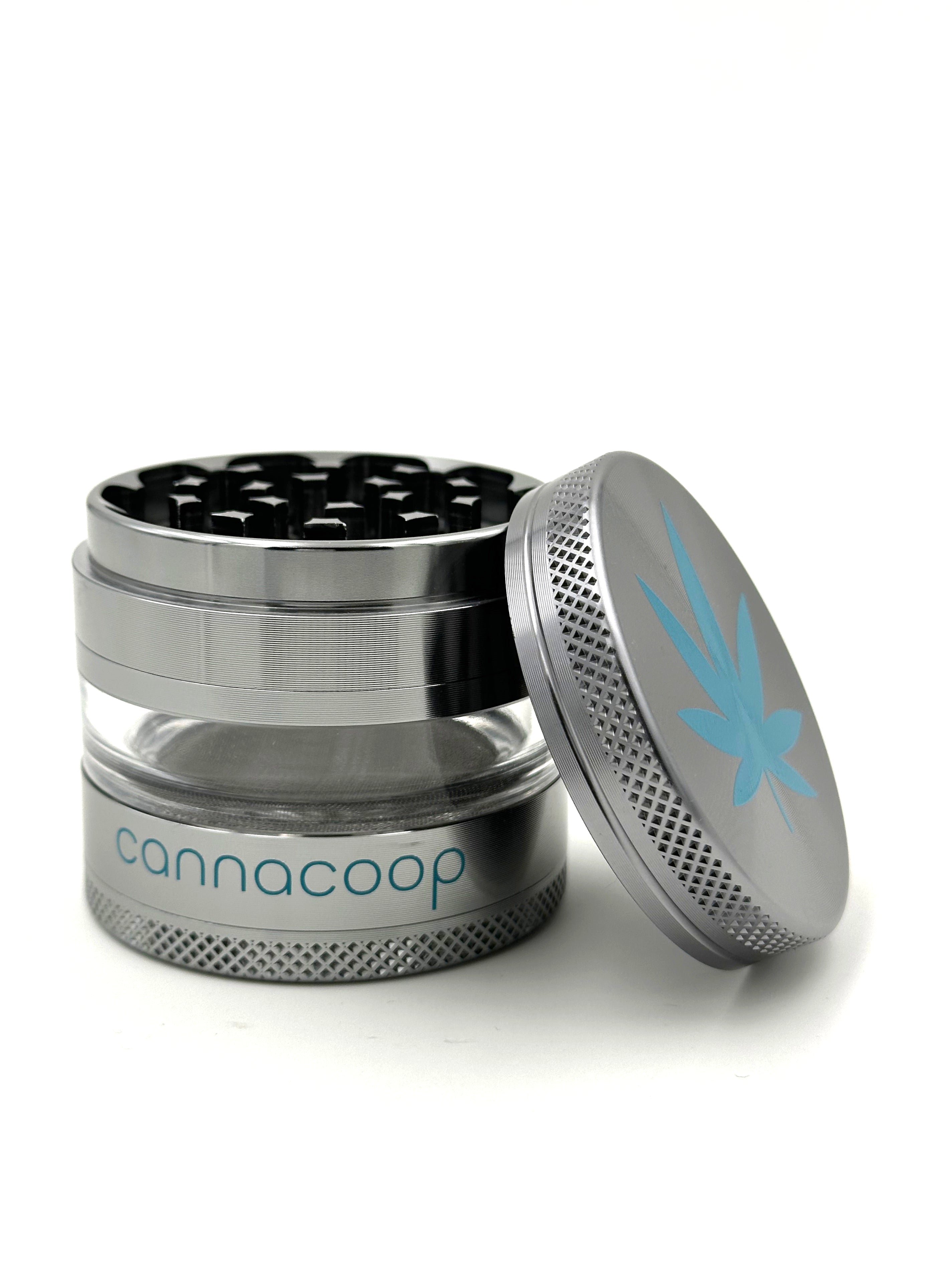 "Offener CANNACOOP® Exclusive Grinder mit scharfen Zähnen"